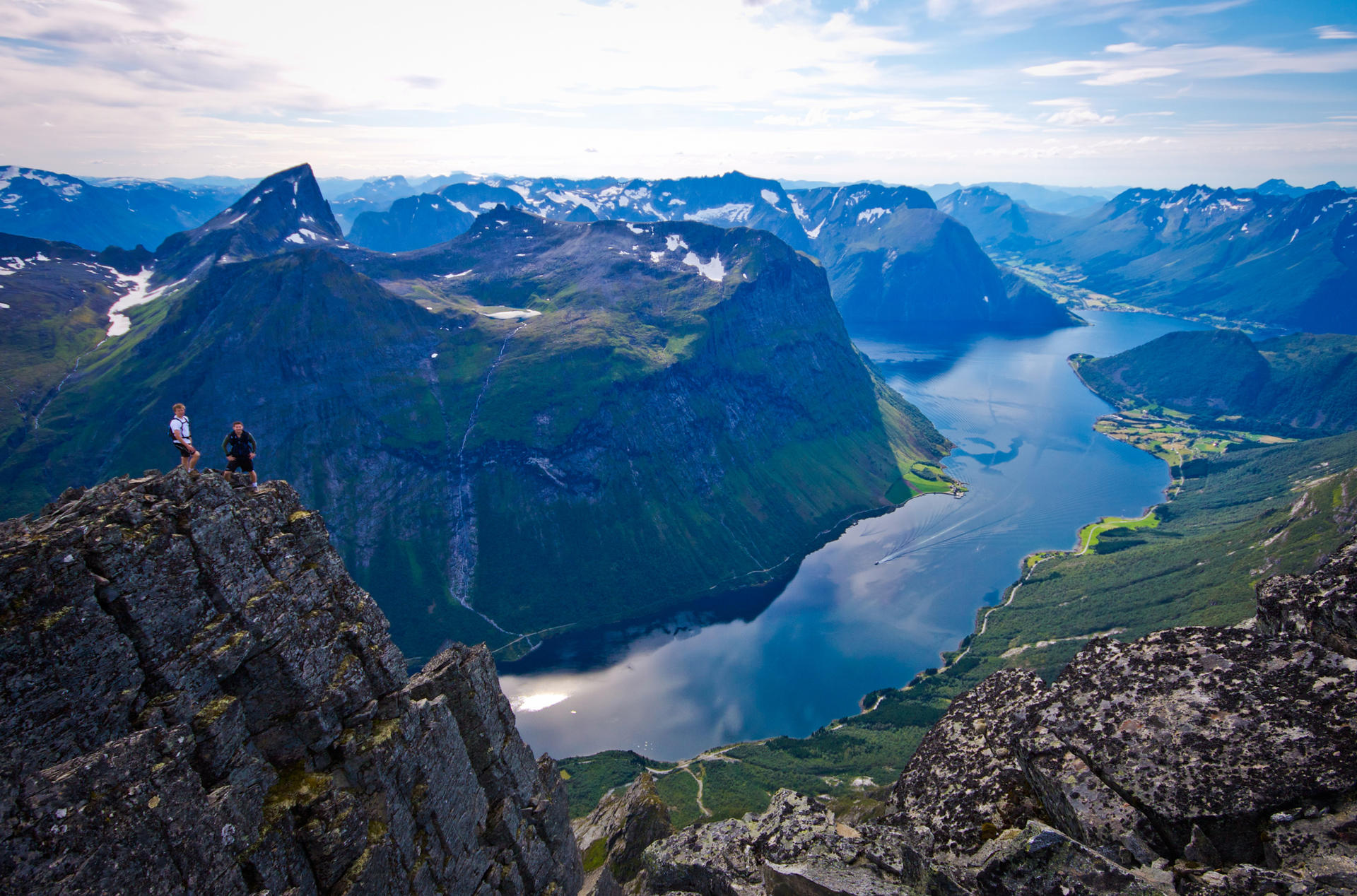 Hiking Adventure in the Norwegian Fjords@HåvardMyklebustVisitnorway(1)