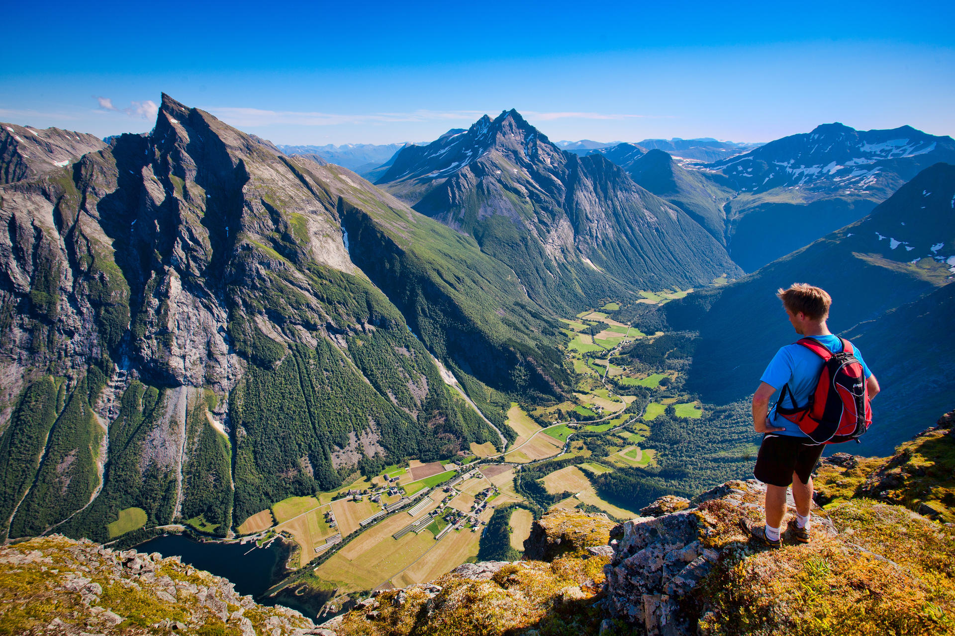 Hiking Adventure in the Norwegian Fjords@HåvardMyklebustVisitnorway(2)